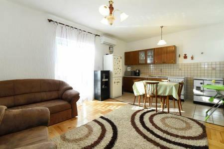 Apartment Leona Сен Екстериор снимка